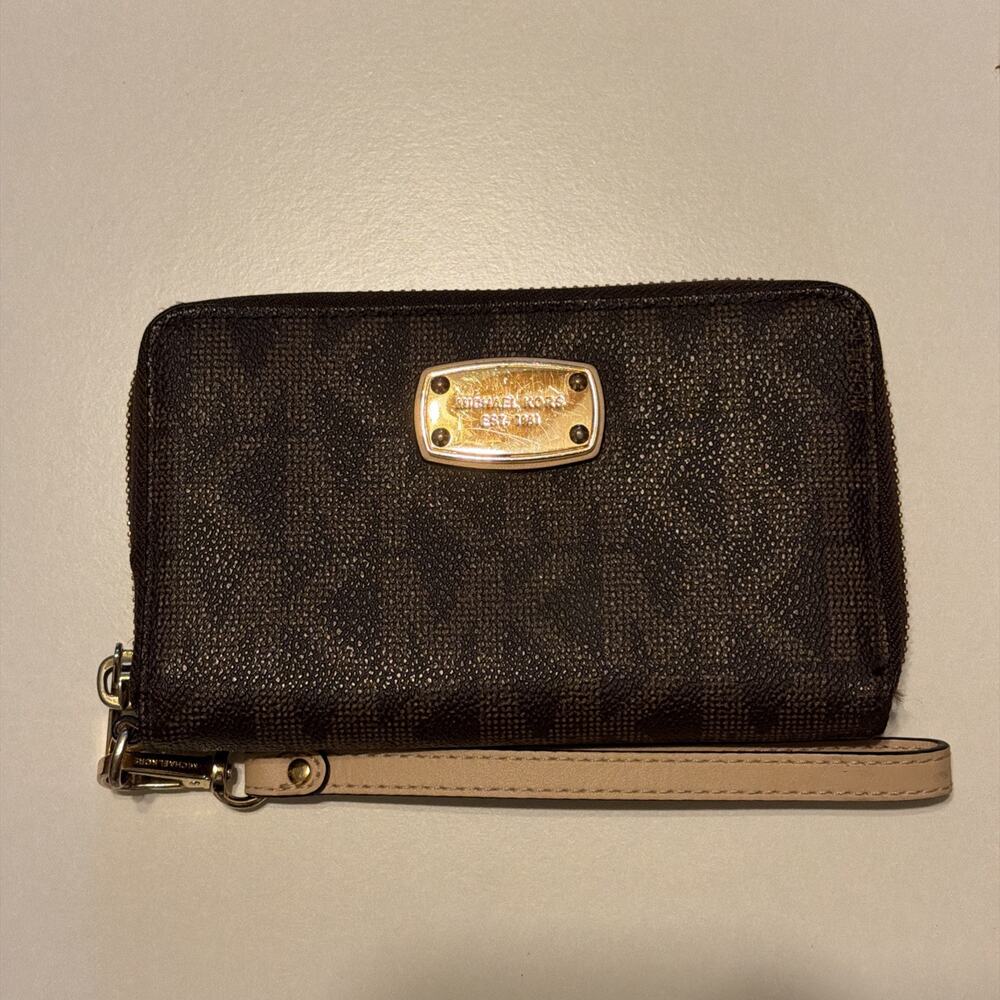Michael Kors Jet Set Signature Wallet in Brown with Beige Wristlet strap